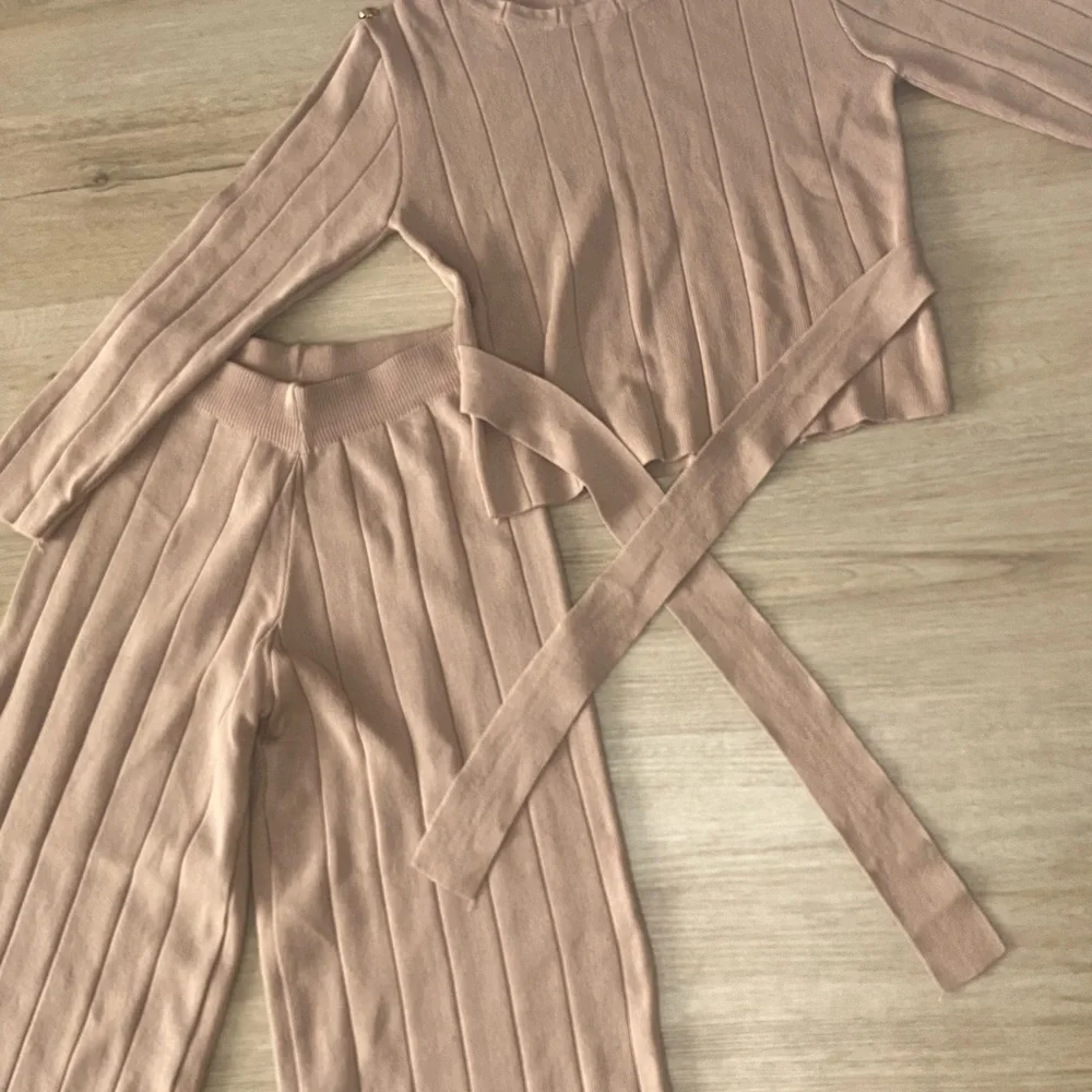 Beige Ribbed Knit Two-Piece Set - Picture 2 of 2